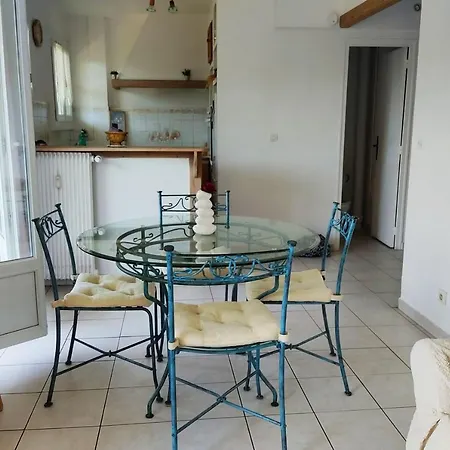 Charming With Balcony In Toulon