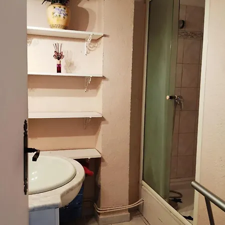 Appartement Charming With Balcony In *