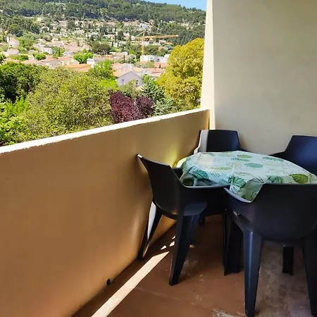 Charming With Balcony In Appartement Toulon